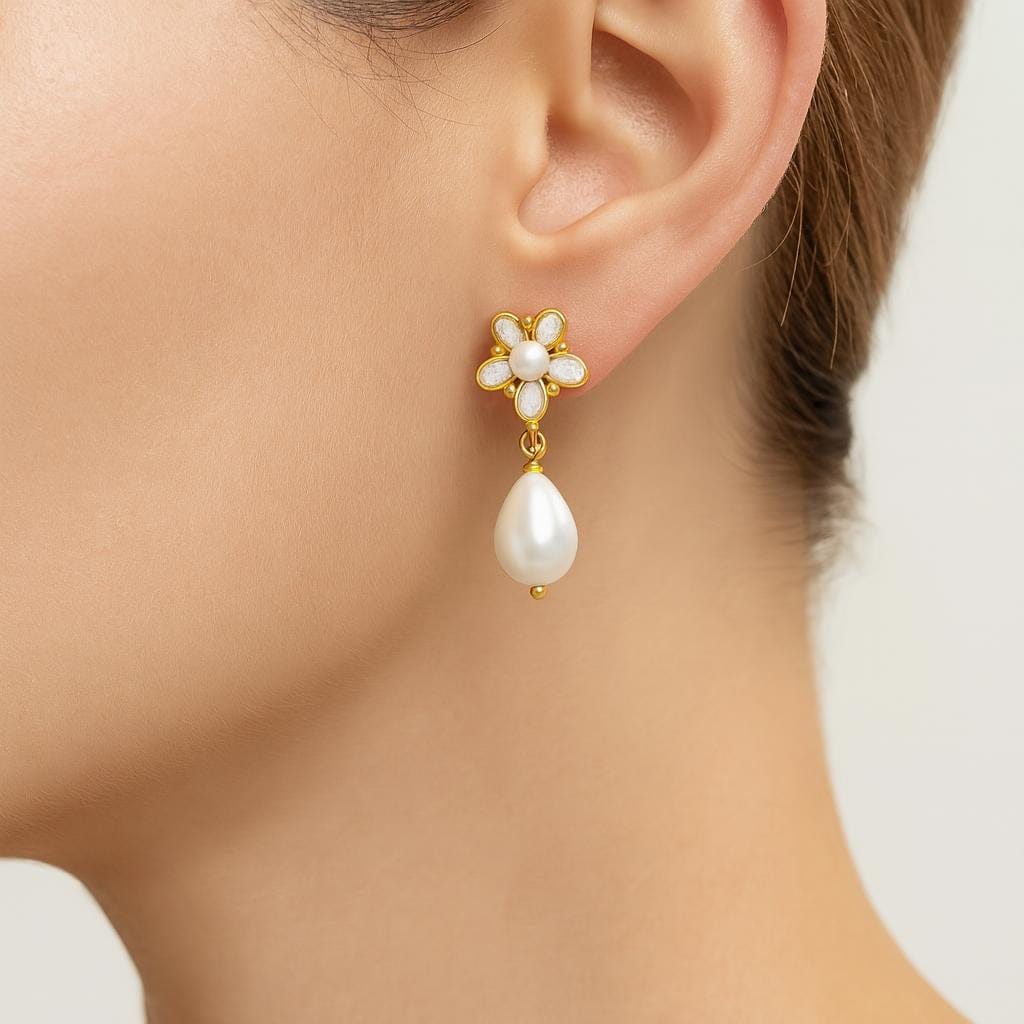  Boucle doreille perle blanche pendante